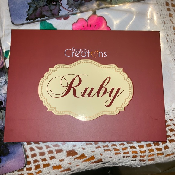 Ruby Eyeshadow Palette, by Beauty Creations - Picture 2 of 3